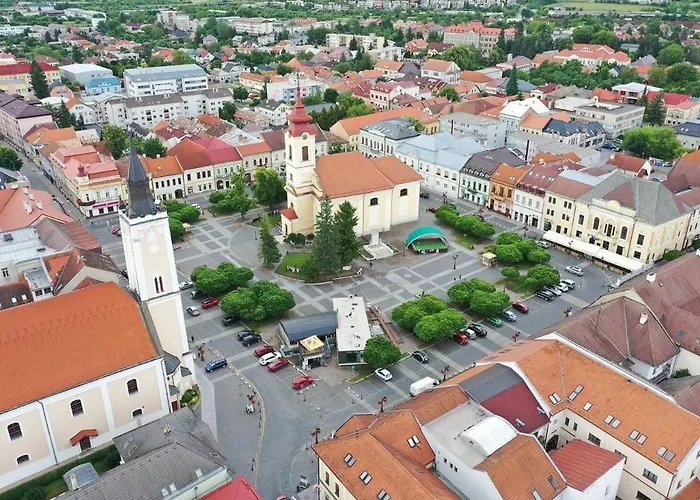 Zlata By Canas V Srdci Mesta, Len Par Krokov Od Hlavneho Namestia * Rimavska Sobota